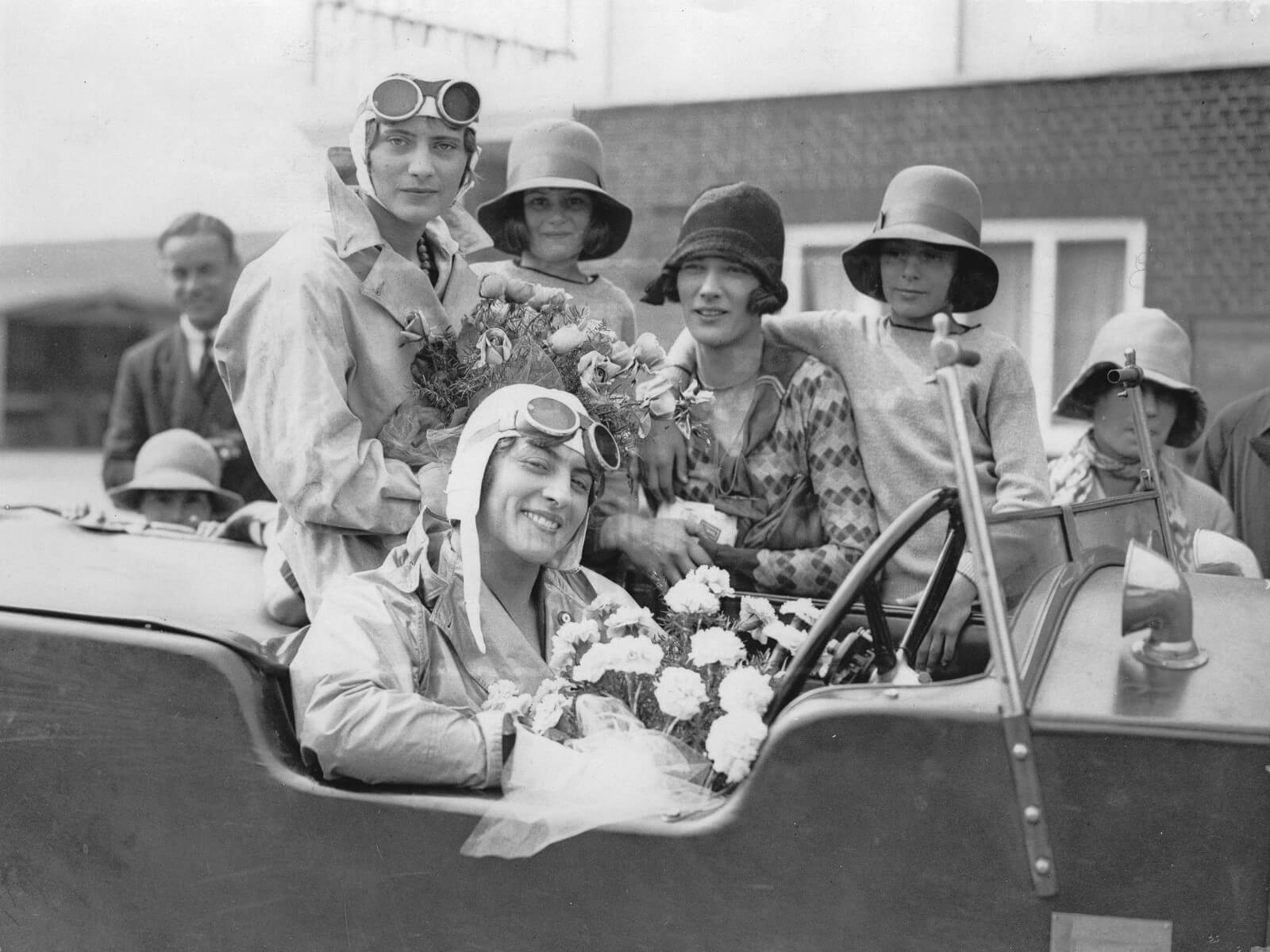 1929年8月，英国女赛车手在布鲁克兰兹赛道的合影